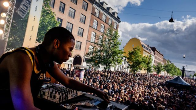 Shaq – performance